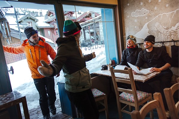 Wood Bear Café