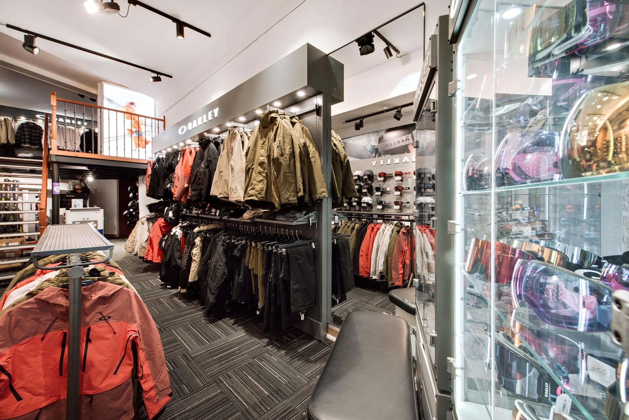 Netski 1950 /  Oakley Shop