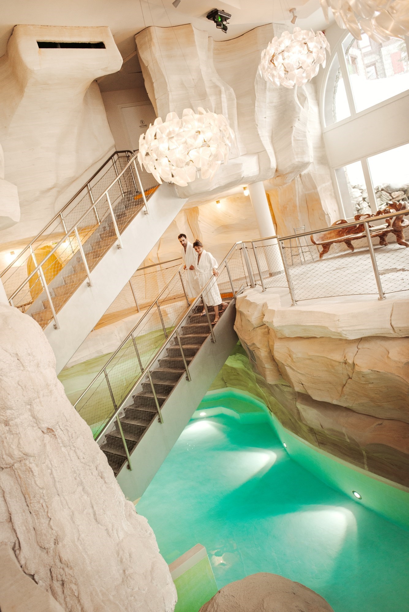 piscine grotte au spa deep nature arc 1950